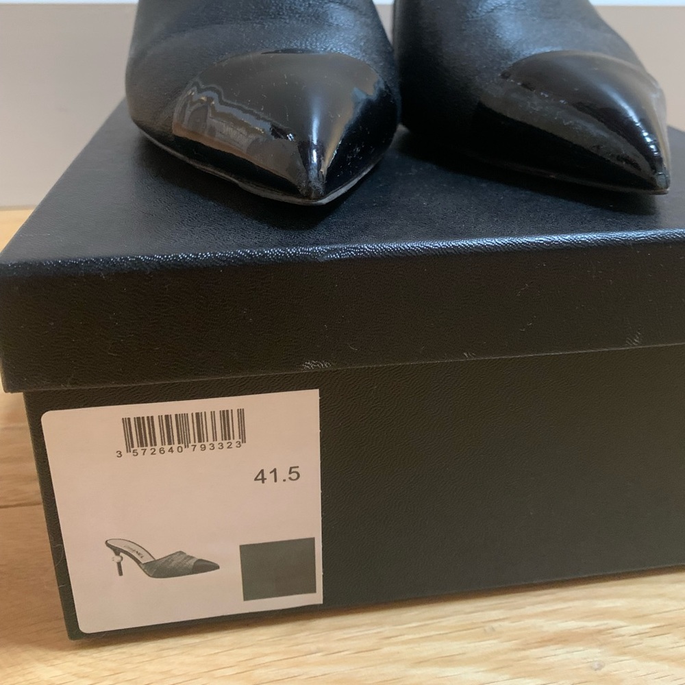 CHANEL BLACK LEATHER INTERLOCKING LOGO MULES - Picture 3 of 13